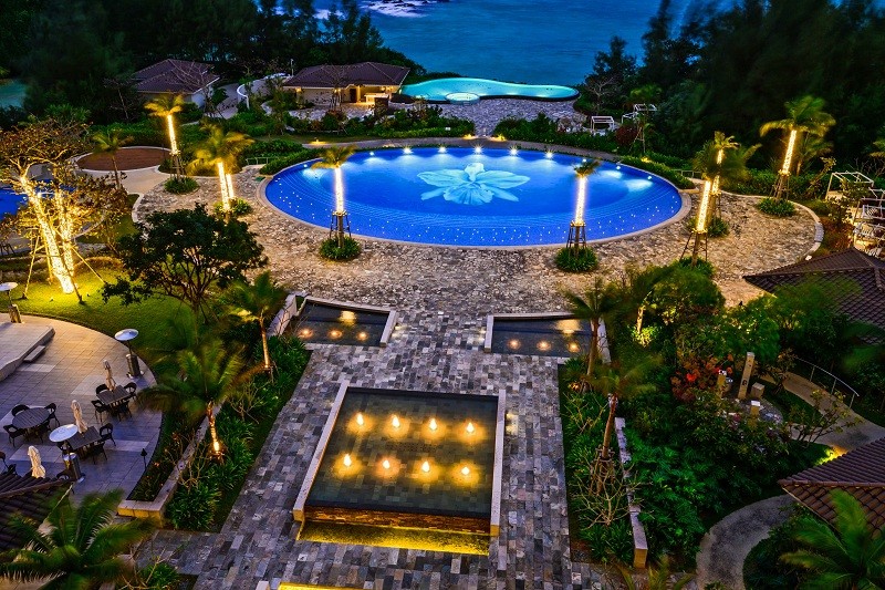 Quiet Pool (back side of the image) - Night Pool Image
